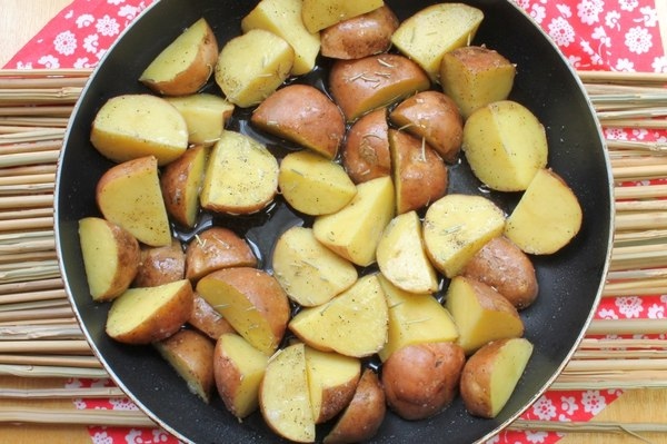 Куриные грудки, запеченные с картофелем 